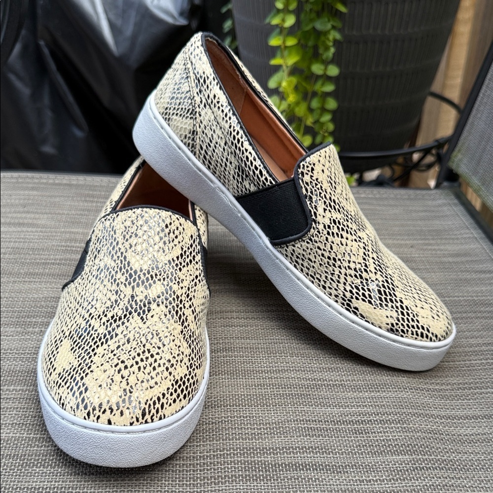 Vionic Women’s Demetra Croc Yellow Black Animal Print Slip-On Loafers Size 6